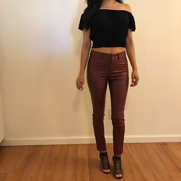 Michelle Crinkle Gauze Off The Shoulder Crop Top - Picture 7 of 8